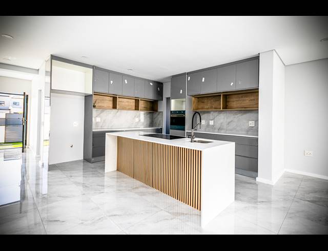 4 BEDROOM FREEHOLD FOR SALE IN SANDOWN
